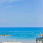 Luxury Apartment On Gordon Beach 146