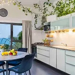 Luxury Apartment On Gordon Beach 146